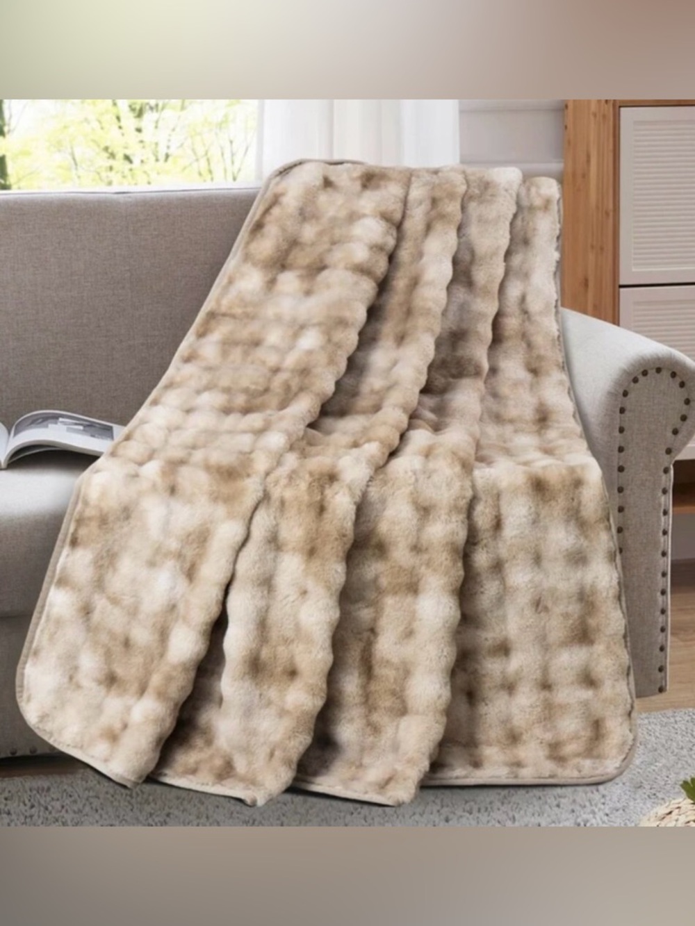 Brentwood Oversized Waterproof Pet Blanket and Furniture Protector, Bubble Fur